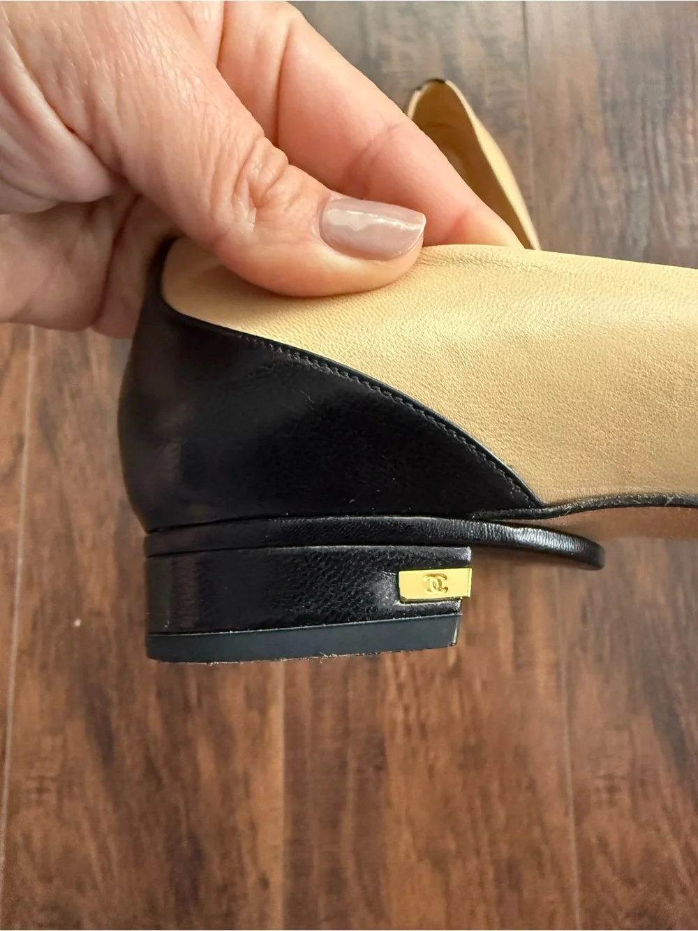 CHANEL Beige and Black Leather Two-Tone Ballet Flats